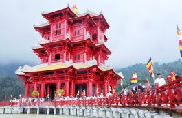 Tháp chuông Hoa Nghiêm, Khu du lịch tâm linh - sinh thái Tây Yên Tử hút khách tham quan