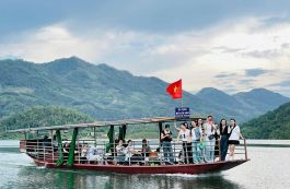 Hồ Cấm Sơn trải nghiệm du lịch đường thủy giữa lòng non nước