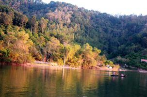 Thời điểm đẹp nhất trên lòng hồ Cấm Sơn