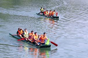 Nét đẹp hội đua thuyền mảng ở Dương Hưu