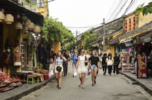 Tăng cường quản lý, nâng cao hiệu quả kinh tế đón khách du lịch quốc tế vào Việt Nam