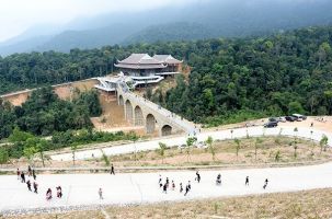 Chạm vào mây Tây Yên Tử