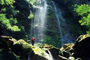 THÁC BA TIA- ĐIỂM DU LỊCH SINH THÁI BÊN NON THIÊNG YÊN TỬ