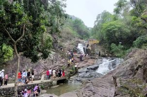 Suối Mỡ điểm hẹn xanh mát của mùa hè Bắc Giang