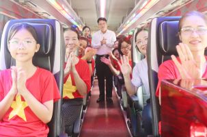 Hàng nghìn người dân Bắc Ninh phấn khởi đi xe miễn phí tham quan Triển lãm thành tựu đất nước tại Hà Nội