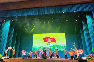 Tổng duyệt chương trình tham gia Hội diễn Nghệ thuật quần chúng toàn quốc “Tiếng hát Làng Sen” năm 2025