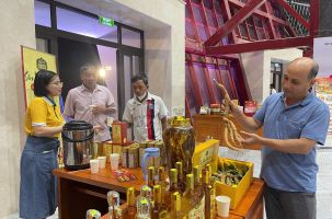 Quảng bá du lịch và trưng bày sản phẩm OCOP, làng nghề nhân dịp liên hoan Chèo toàn quốc