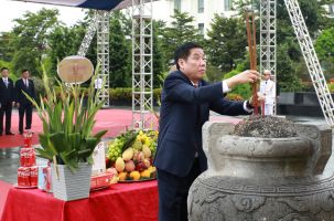 Bắc Ninh: Đoàn đại biểu dự Đại hội Đảng bộ tỉnh dâng hương tưởng niệm các Anh hùng liệt sĩ