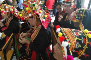 Người Dao giữ gìn nghề thêu truyền thống