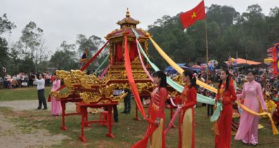 Đặc sắc lễ hội đền Dành