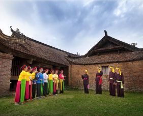 Hát ống bên đình