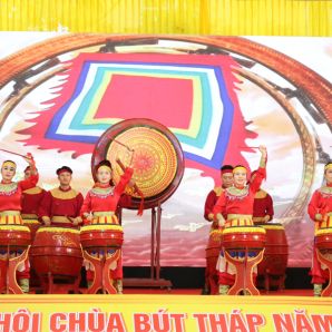 Khai hội di tích quốc gia đặc biệt chùa Bút Tháp