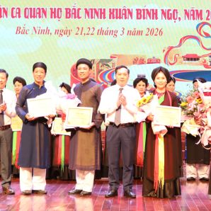 Cặp liền chị làng quan họ Hòa Đình đạt giải Nhất nội dung đối đáp 150 câu