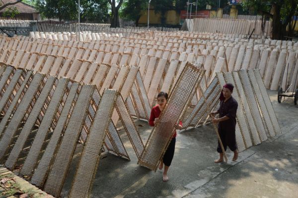 Phơi bánh - Hoàng thương