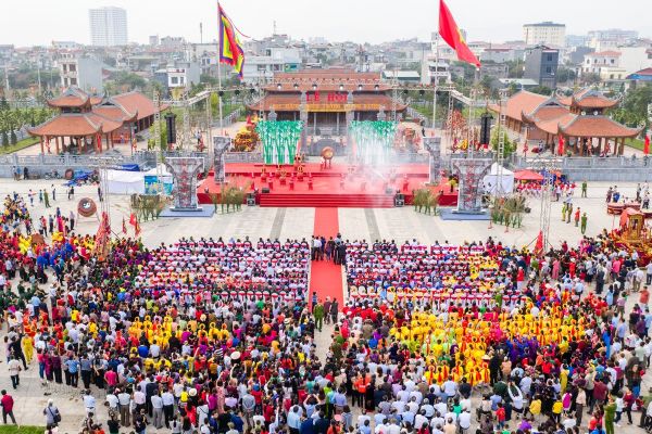 Khai hội thành Xương Giang- Nguyễn thành Sơn
