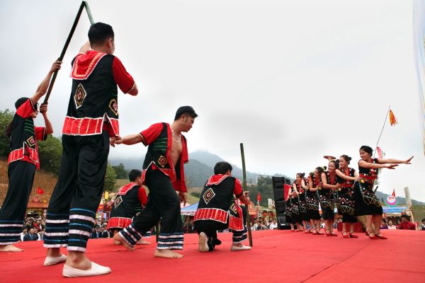 Vũ điệu Tây Yên tử - Lưu Quang Lượng