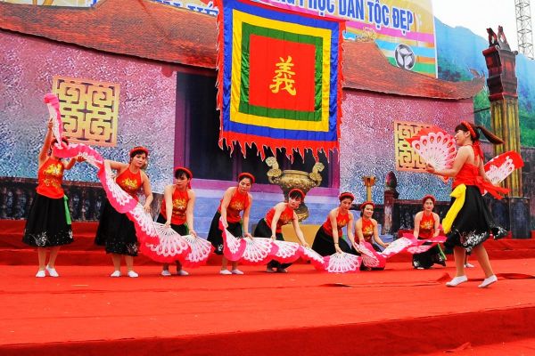 Những cô gái của núi rừng Yên Thế ( LH Xuân Lương) - Hoàng Thương