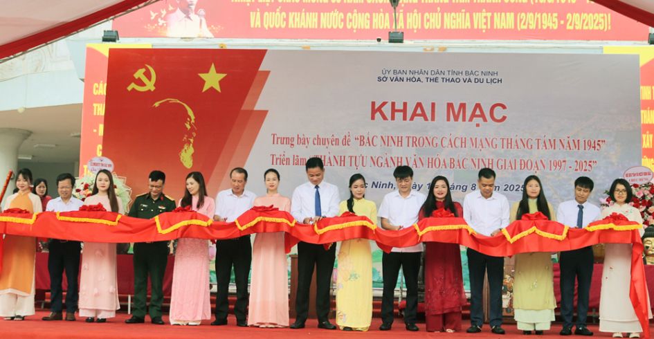 Trưng bày hơn 500 tài liệu, hình ảnh, hiện vật về 
