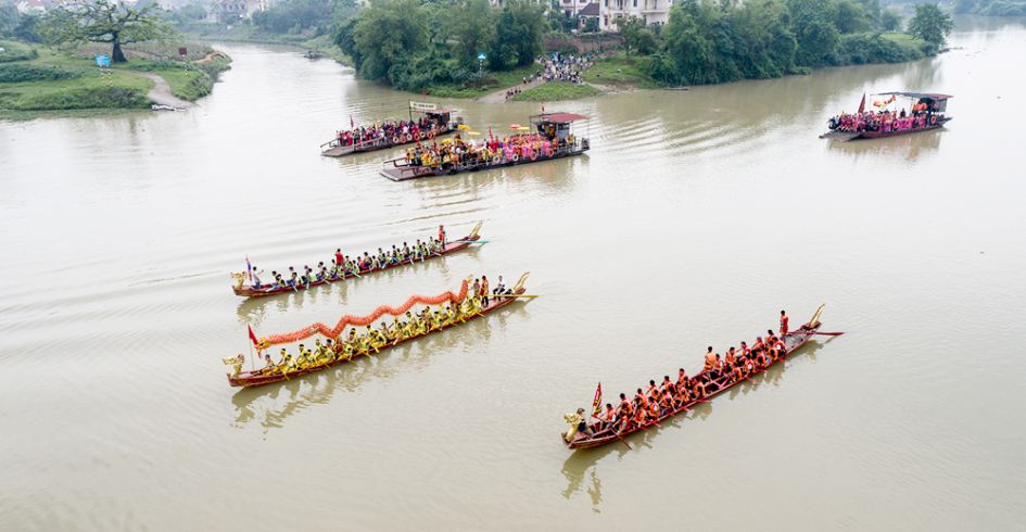 Đặc sắc lễ hội bơi chải làng Tiếu Mai