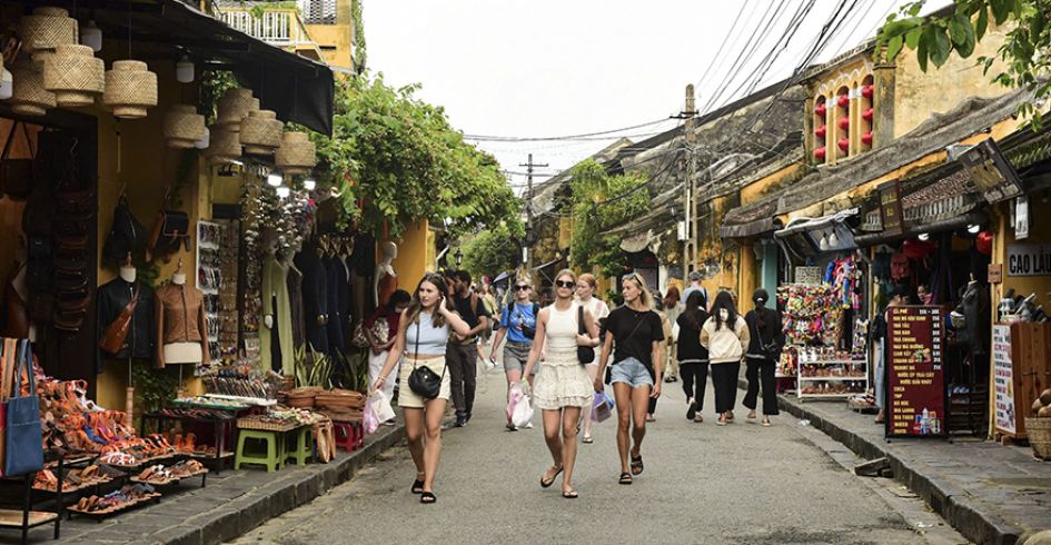 Tăng cường quản lý, nâng cao hiệu quả kinh tế đón khách du lịch quốc tế vào Việt Nam