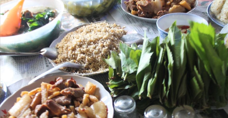 Trứng kiến, món độc lạ của núi rừng Lục Ngạn