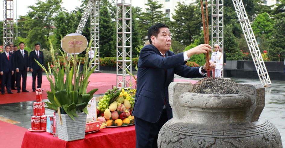 Bắc Ninh: Đoàn đại biểu dự Đại hội Đảng bộ tỉnh dâng hương tưởng niệm các Anh hùng liệt sĩ