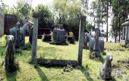 Lăng Nội Dinh - Bảo tàng đá ngoài trời