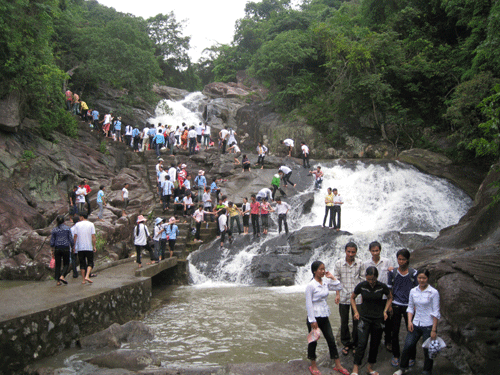 Liên kết để phát triển du lịch văn hóa tâm linh sinh thái khu vực Đông - Tây Yên Tử