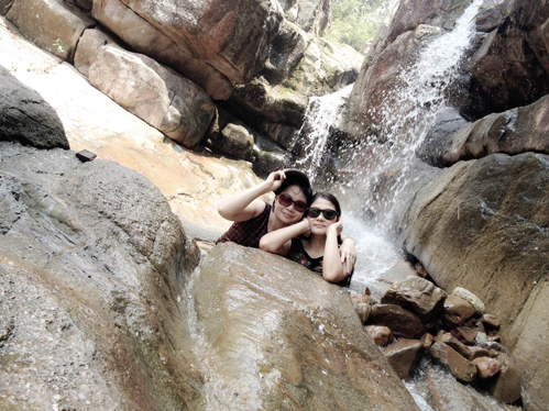 Vẻ đẹp thác nước Hang Chiêng - Khe Nương Dâu