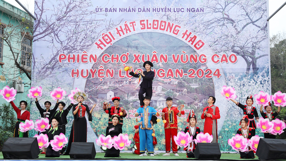 Chợ tình Tân Sơn - đến hẹn lại về