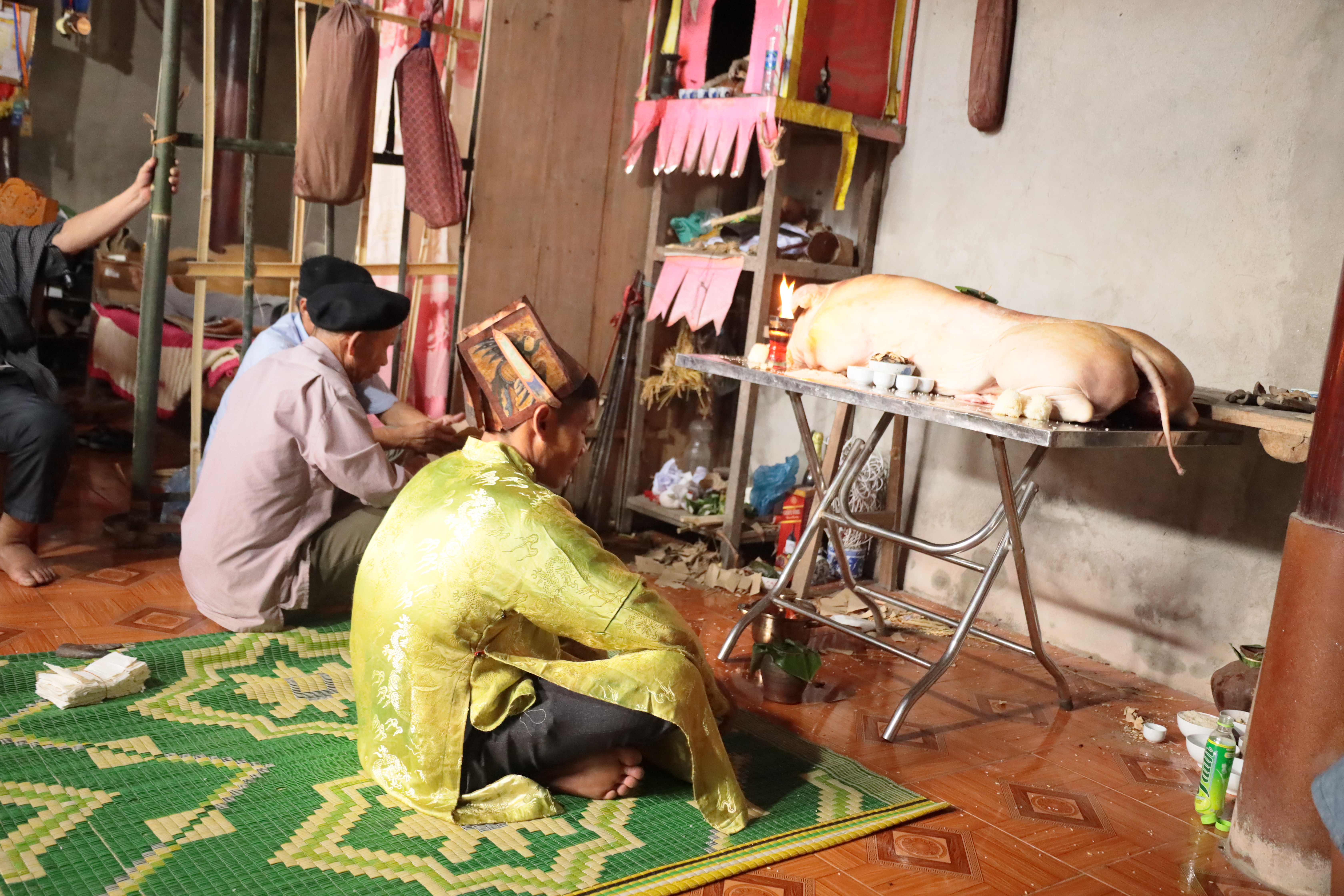 TỤC THỜ CÚNG BÀN VƯƠNG- LÝ GIẢI VỀ NGUÔN GỐC DÂN TỘC DAO