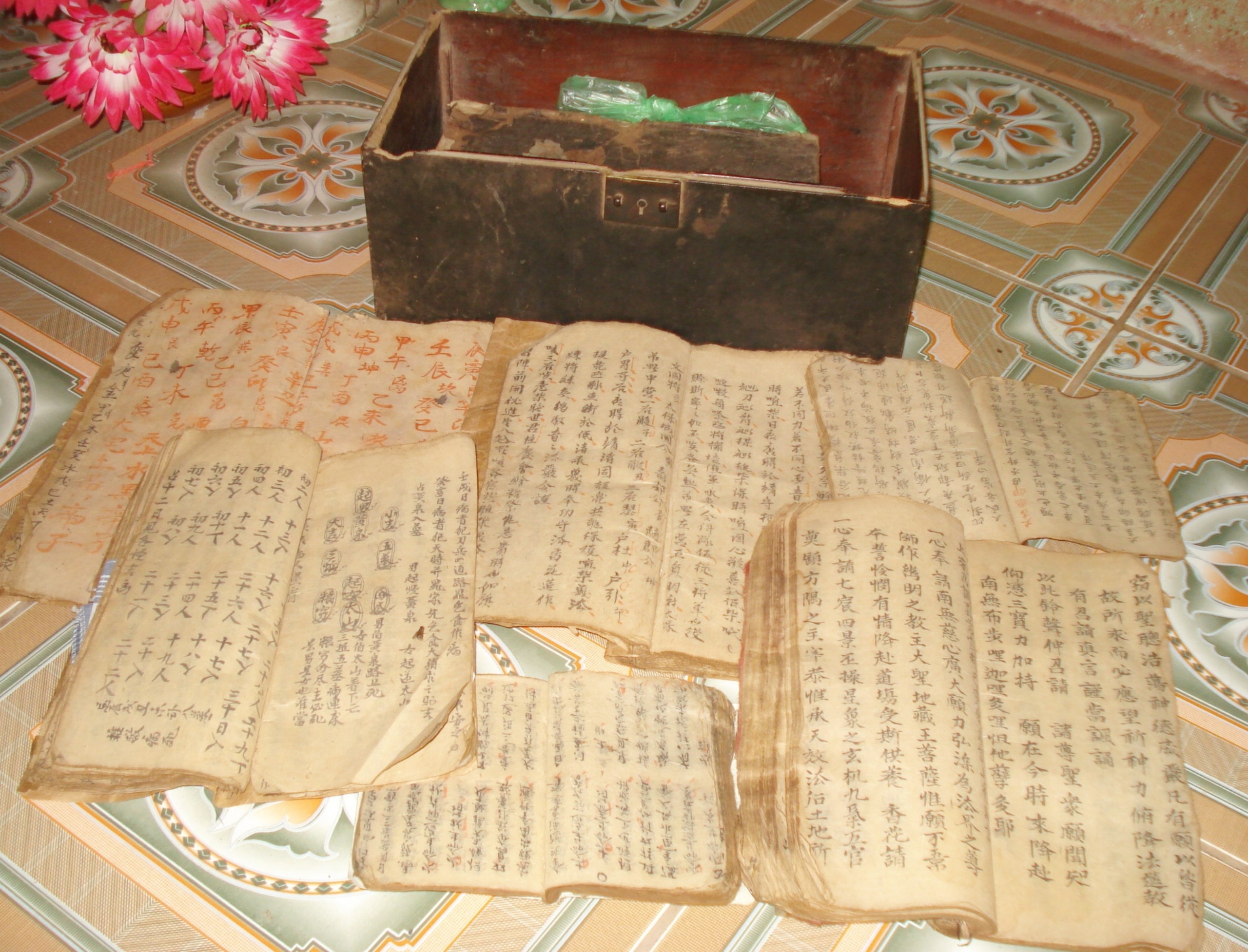 GÌN GIỮ CHỮ VIẾT NGƯỜI DAO