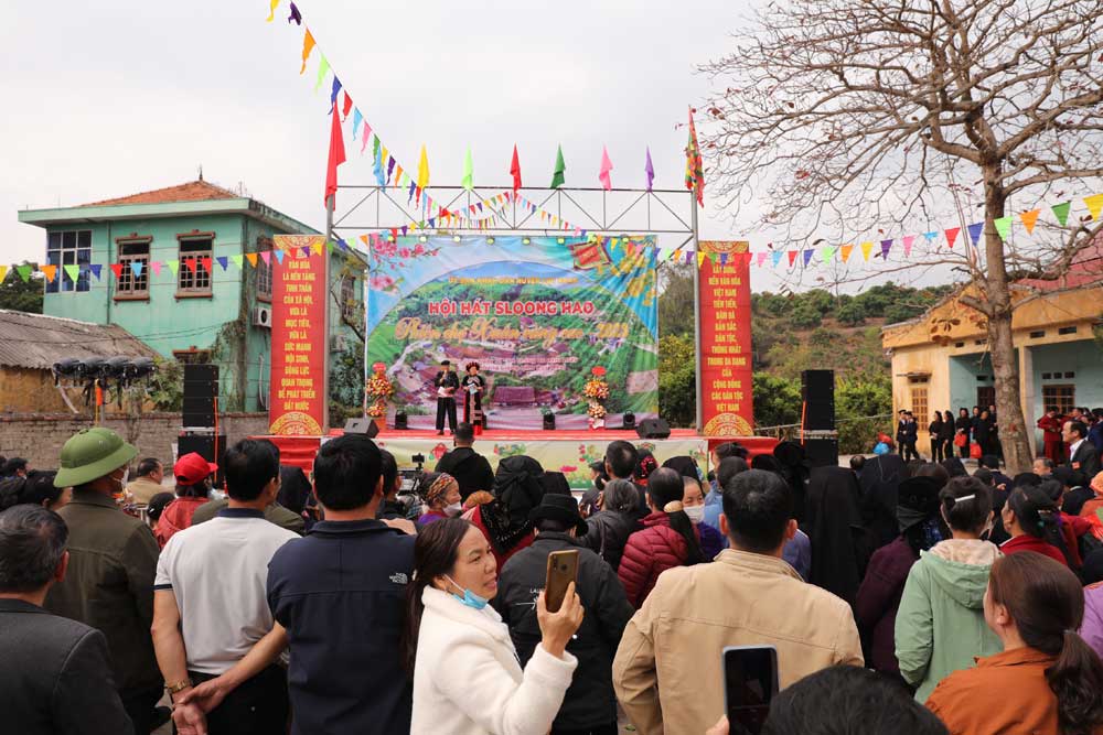 Về chợ tình Lục Ngạn nghe hát Soong hao