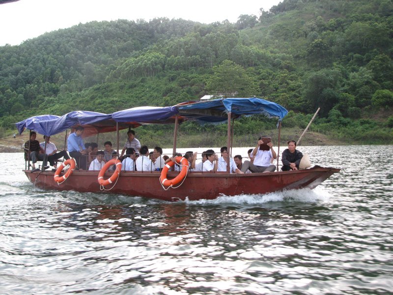 Ngược dòng Cấm Sơn