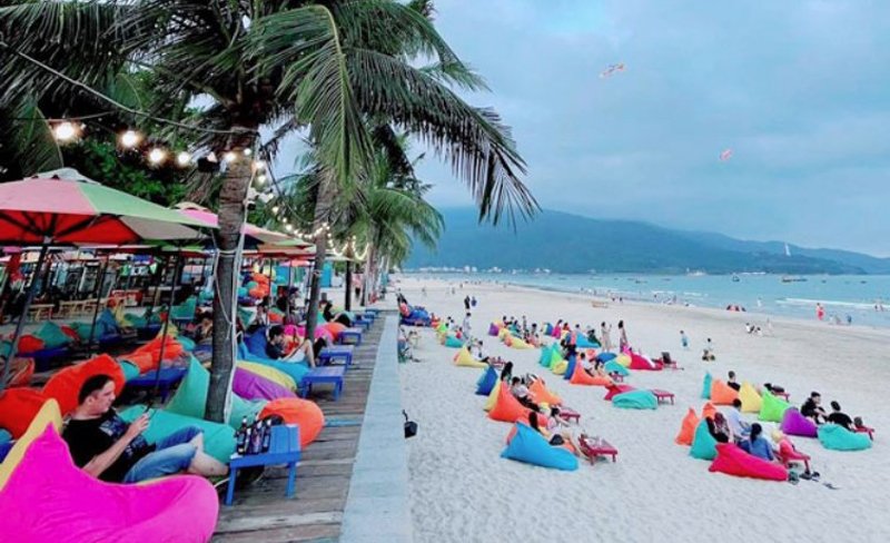 Sôi động du lịch biển mùa cao điểm