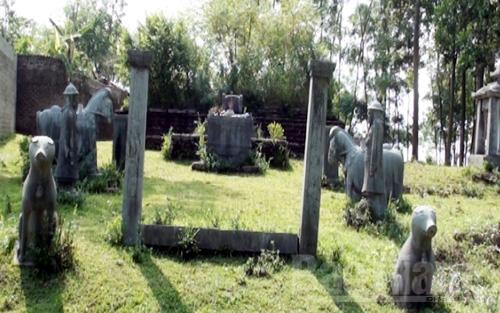 Lăng Nội Dinh, Bảo tàng, đá ngoài trời Lăng Nội Dinh, Bảo tàng, đá ngoài trời