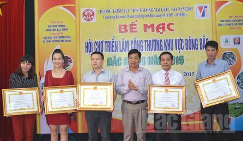 Bế mạc, Hội chợ Triển l&atilde;m C&ocirc;ng thương, khu vực Đ&ocirc;ng Bắc-Bắc Giang, năm 2015
