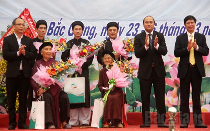 Li&ecirc;n hoan h&aacute;t Quan họ Việt Y&ecirc;n, lễ hội ch&ugrave;a Bổ Đ&agrave;, khai hội