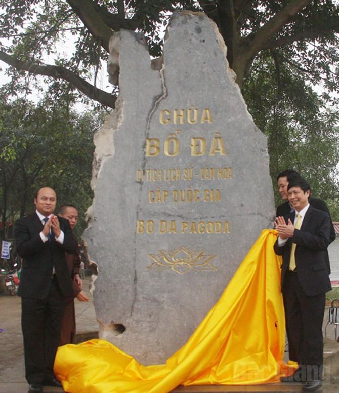 Li&ecirc;n hoan h&aacute;t Quan họ Việt Y&ecirc;n, lễ hội ch&ugrave;a Bổ Đ&agrave;, khai hội