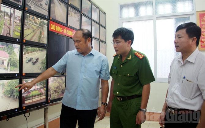 Rực sắc, cờ hồng, bầu cử, cử tri, Đại biểu, Quốc hội, Đại biểu HĐND, Chủ tịch UBND tỉnh