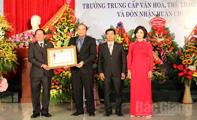 Trường Trung cấp, Văn h&oacute;a, Thể thao v&agrave; Du lịch Bắc Giang, đ&oacute;n nhận, Hu&acirc;n chương Lao động hạng Nh&igrave;