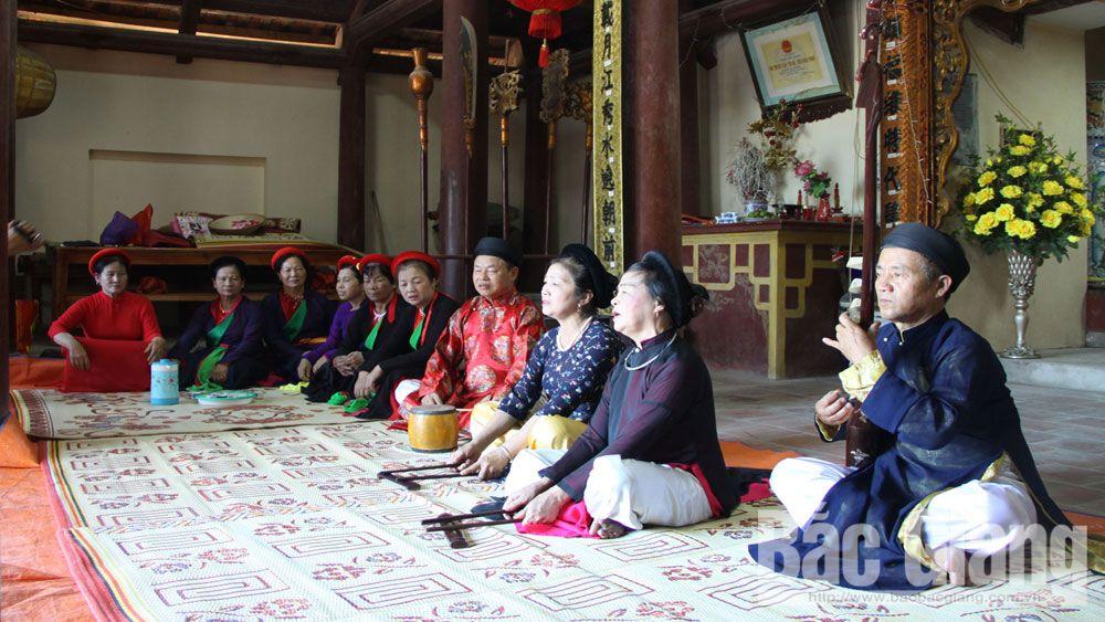 Một buổi sinh hoạt của CLB Ca trù huyện Yên Dũng tại đình Ba Tổng. Một buổi sinh hoạt của CLB Ca trù huyện Yên Dũng tại đình Ba Tổng.