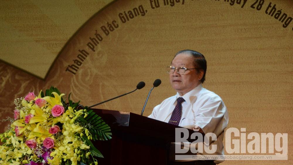 PGS.TS Trần Trí Trắc, Chủ tịch Hội đồng Nghệ thuật Liên hoan phát biểu tại lễ bế mạc. PGS.TS Trần Trí Trắc, Chủ tịch Hội đồng Nghệ thuật Liên hoan phát biểu tại lễ bế mạc.