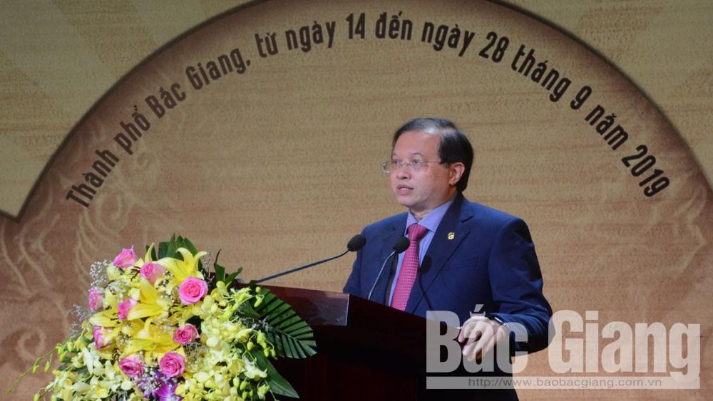 PGS.TS Tạ Quang Đông phát biểu bế mạc Liên hoan. PGS.TS Tạ Quang Đông phát biểu bế mạc Liên hoan.