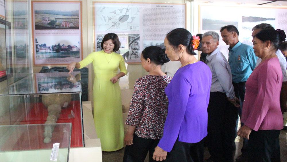 Du khách thăm Khu Di tích chiến Thắng Xương Giang (TP Bắc Giang). Du khách thăm Khu Di tích chiến Thắng Xương Giang (TP Bắc Giang).