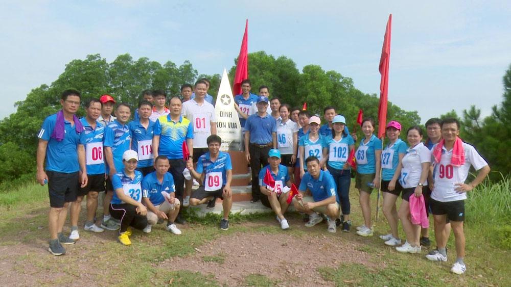 Hành trình lên núi Non Vua (Yên Dũng) đang được nhiều du khách lựa chọn. Hành trình lên núi Non Vua (Yên Dũng) đang được nhiều du khách lựa chọn.