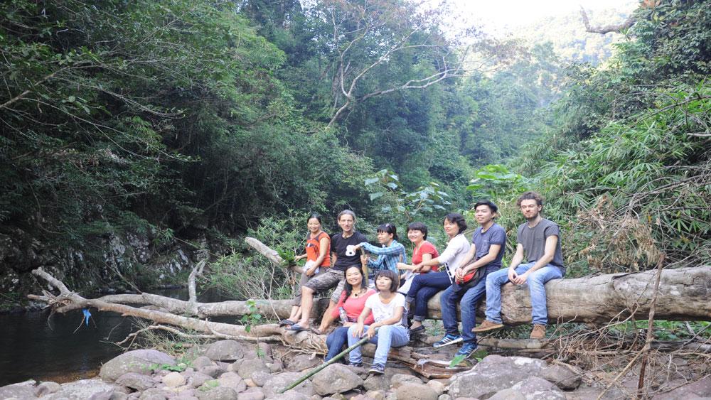 Du khách nước ngoài trải nghiệm tại rừng Khe Rỗ, xã An Lạc (Sơn Động). Du khách nước ngoài trải nghiệm tại rừng Khe Rỗ, xã An Lạc (Sơn Động).