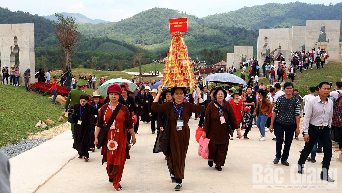 Du khách tham quan khu du lịch tâm linh, sinh thái Tây Yên Tử. Du khách tham quan khu du lịch tâm linh, sinh thái Tây Yên Tử.