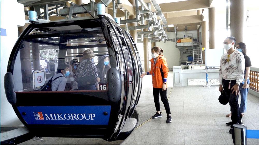 Du khách đi cáp treo tại Khu du lich tâm linh-sinh thái Tây Yên Tử (Sơn Động). Du khách đi cáp treo tại Khu du lich tâm linh-sinh thái Tây Yên Tử (Sơn Động).