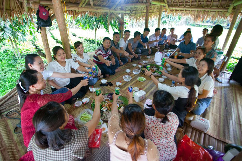 Bản Ven là điểm gặp gỡ của những người bạn, điểm giải trí cuối tuần của nhiều gia đình. Bản Ven là điểm gặp gỡ của những người bạn, điểm giải trí cuối tuần của nhiều gia đình.